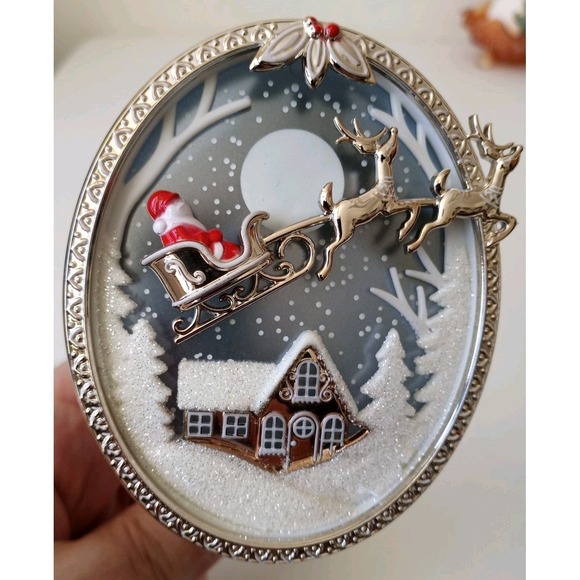 Bath & Body Works Santa Sleigh Reindeer Winter Wallflower Diffuser Nightlight - Picture 7 of 8